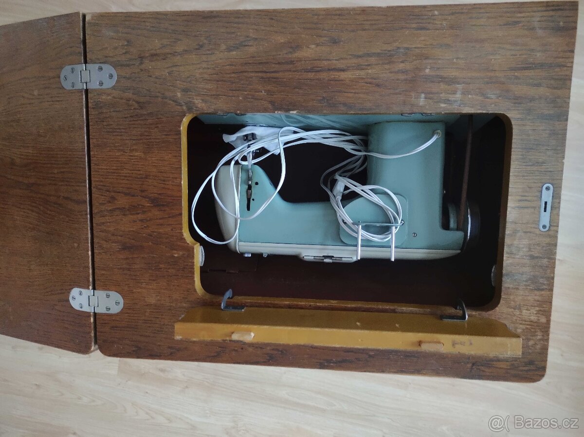 Šicí stroj Lada skříňový - 3