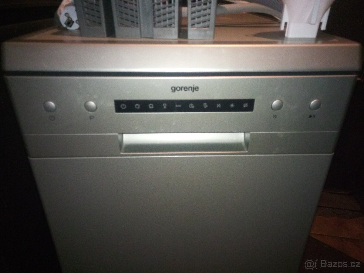 Prodám myčku Gorenje (celo nerezová) pěkná - 3