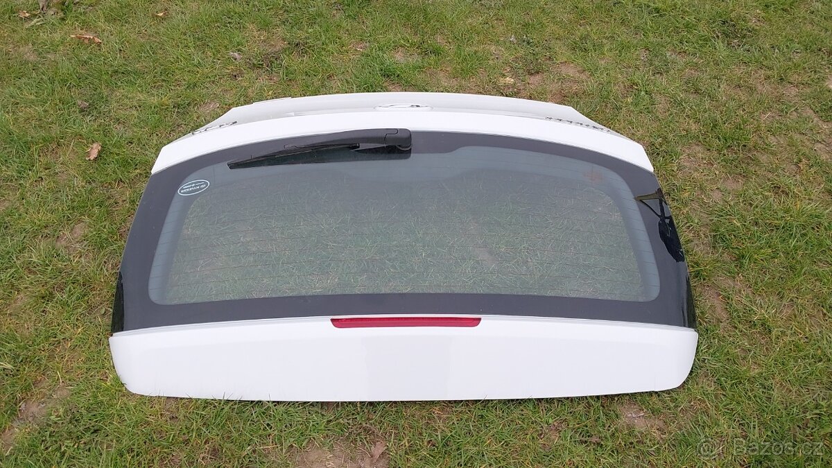 HYUNDAI i30 – DVEŘE KUFRU BÍLÉ 5DV - 3