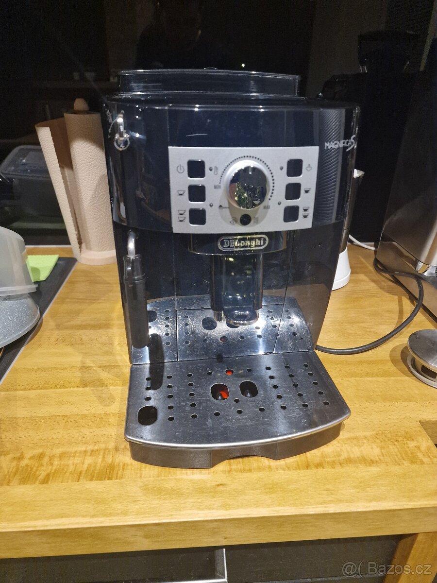 Prodám automatický kávovar De'Longhi Magnifica - 3