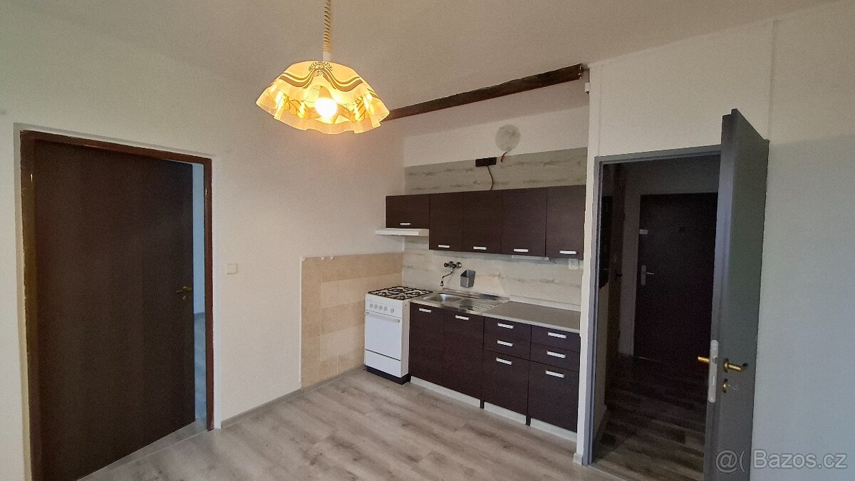 Pronájem bytu 1+1, 5.patro, na Březenecké, Chomutov - 3