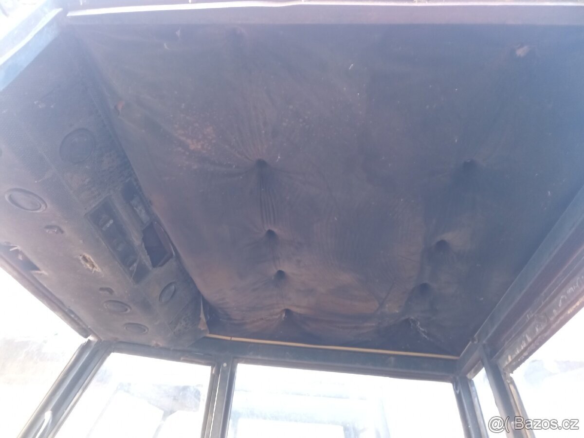 Kabiny z traktorů Zetor 7011 - 3