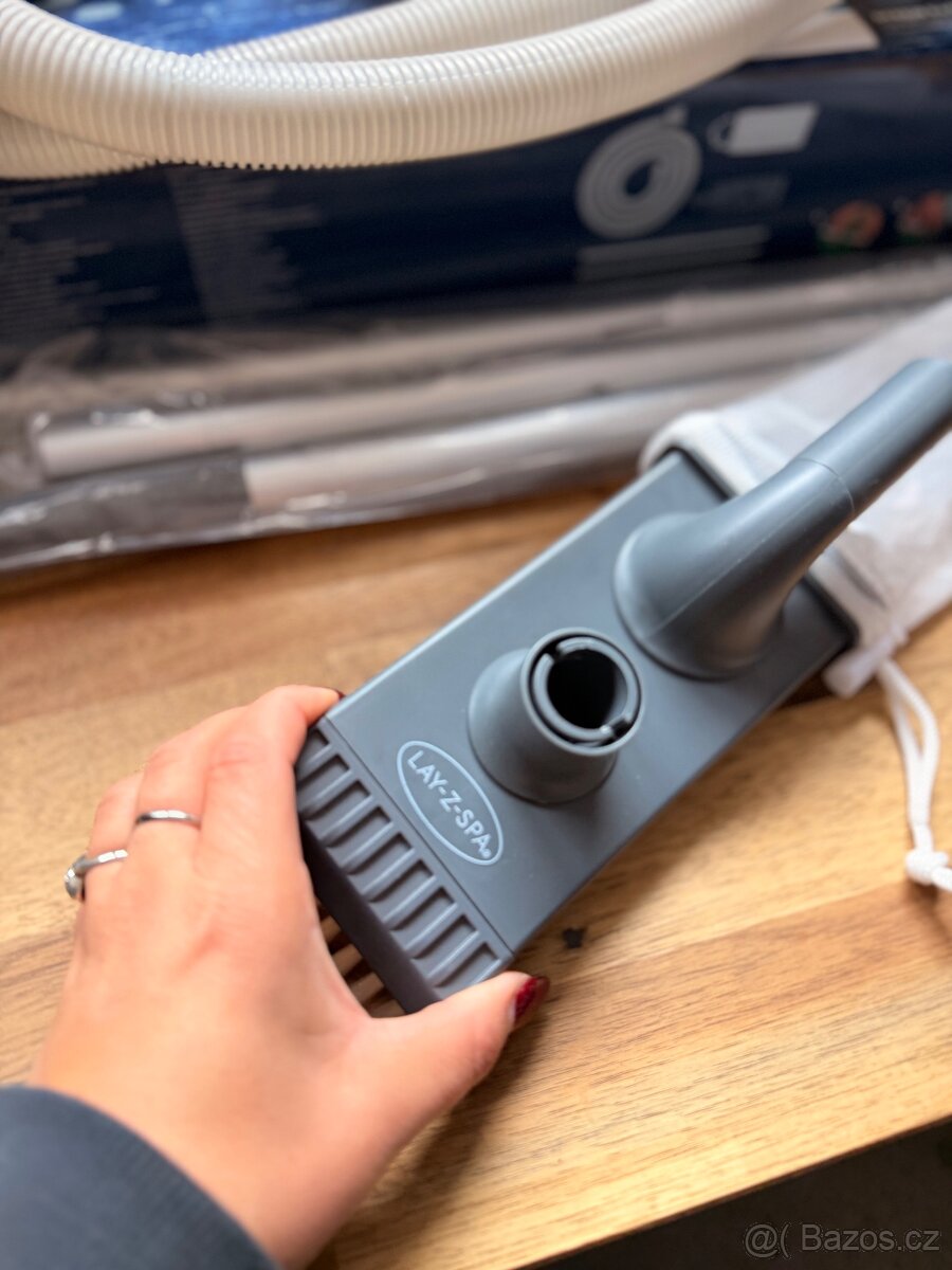 Vysavač pro bazén a vířivky - 3