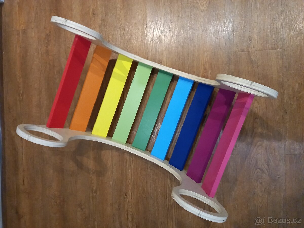 Montessori houpačka - duhová - 3