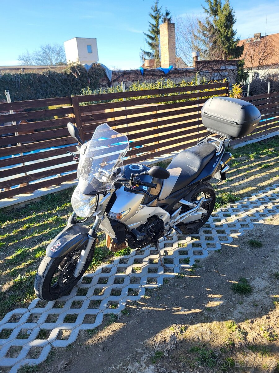 Suzuki GSR - 600 - 3