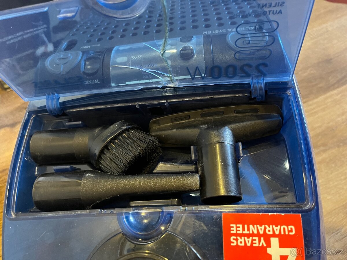 Vysavač nefunkční ale s příslušenstvím - 3