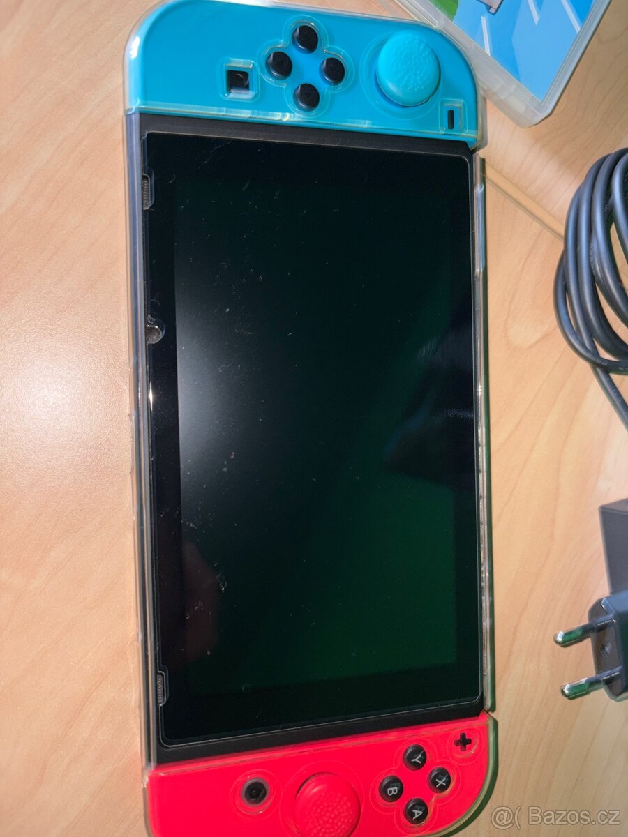 Nintendo Switch s příslušenstvím + hra Minecraft - 3