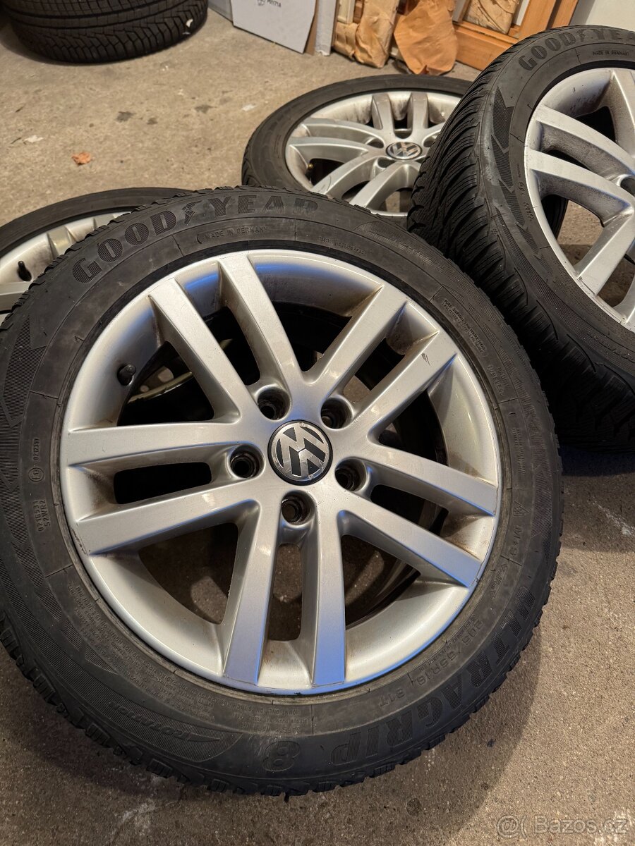 Original ALU kola VW 16" ET50, zimní pneu 205/55/R16, 5x112 - 3