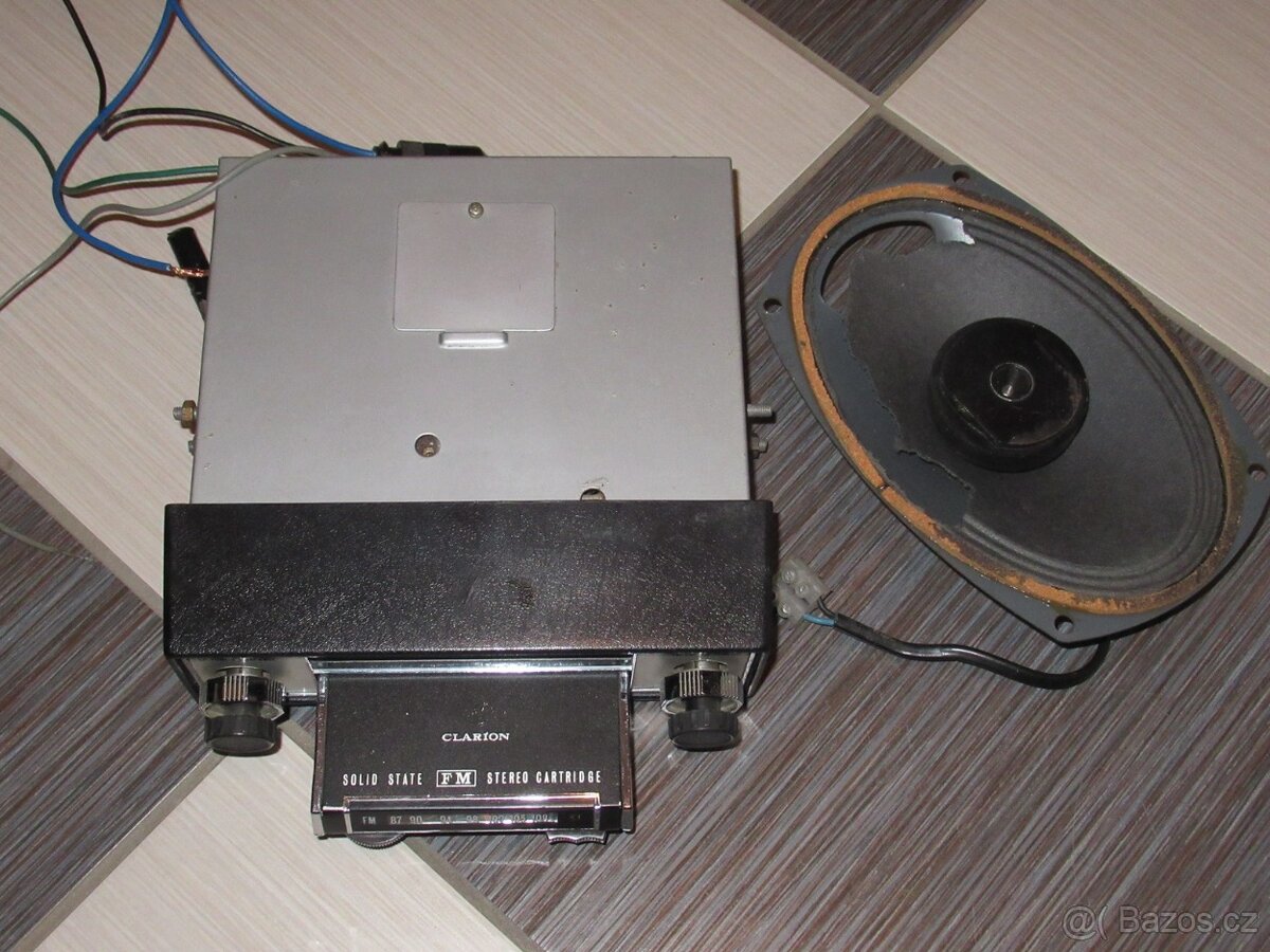 Staré neobvyklé autorádio CLARION 8 - 3