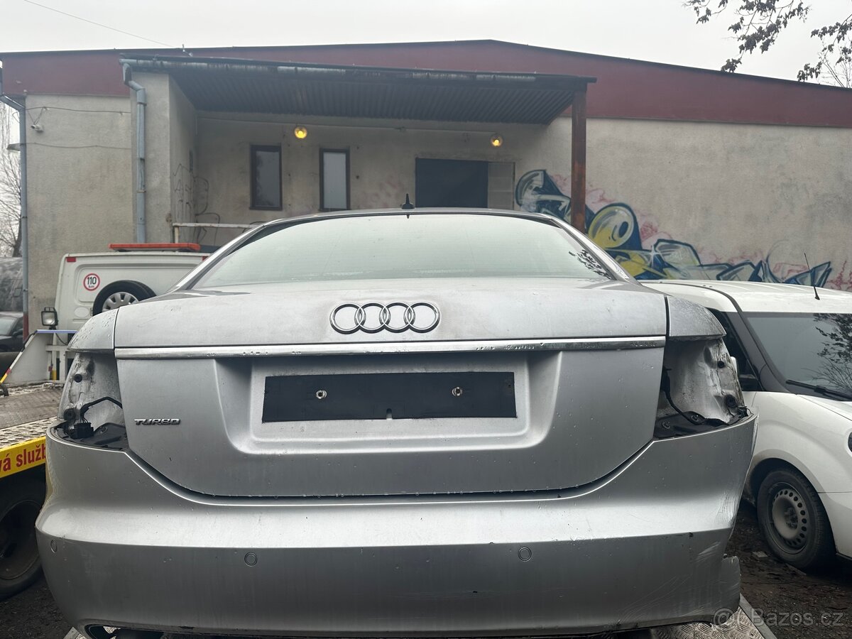 Audi a6 4F c6 dveře, capota - 3