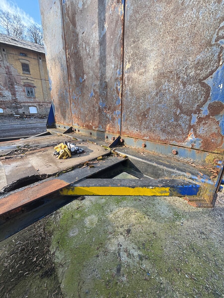 Čelo klanicoveho navesu pro přepravu dřeva - 3