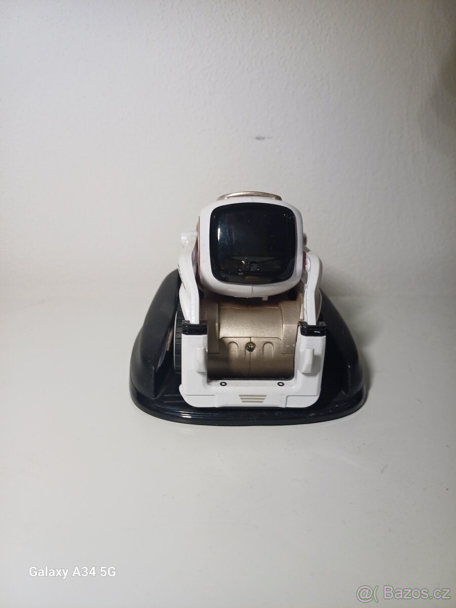 Anki cozmo robot - 3