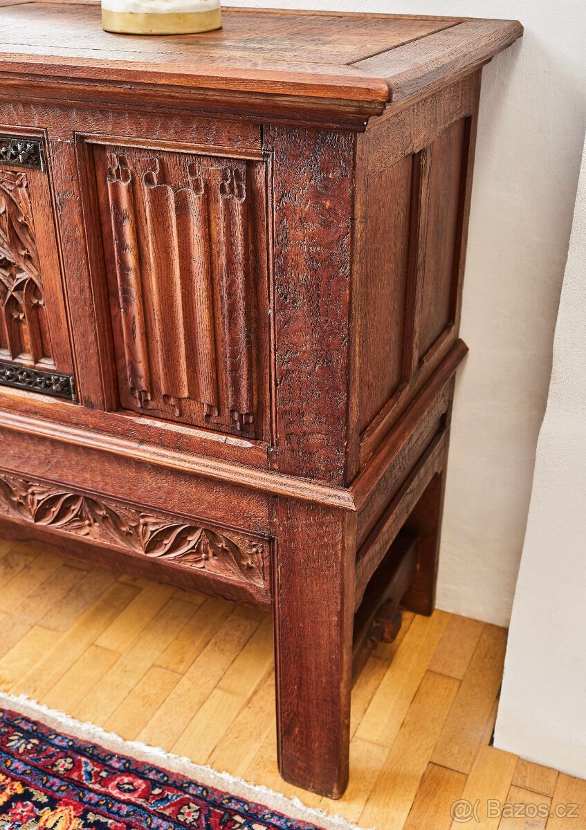 Neogotická dubová komoda z masivního dubu - 3