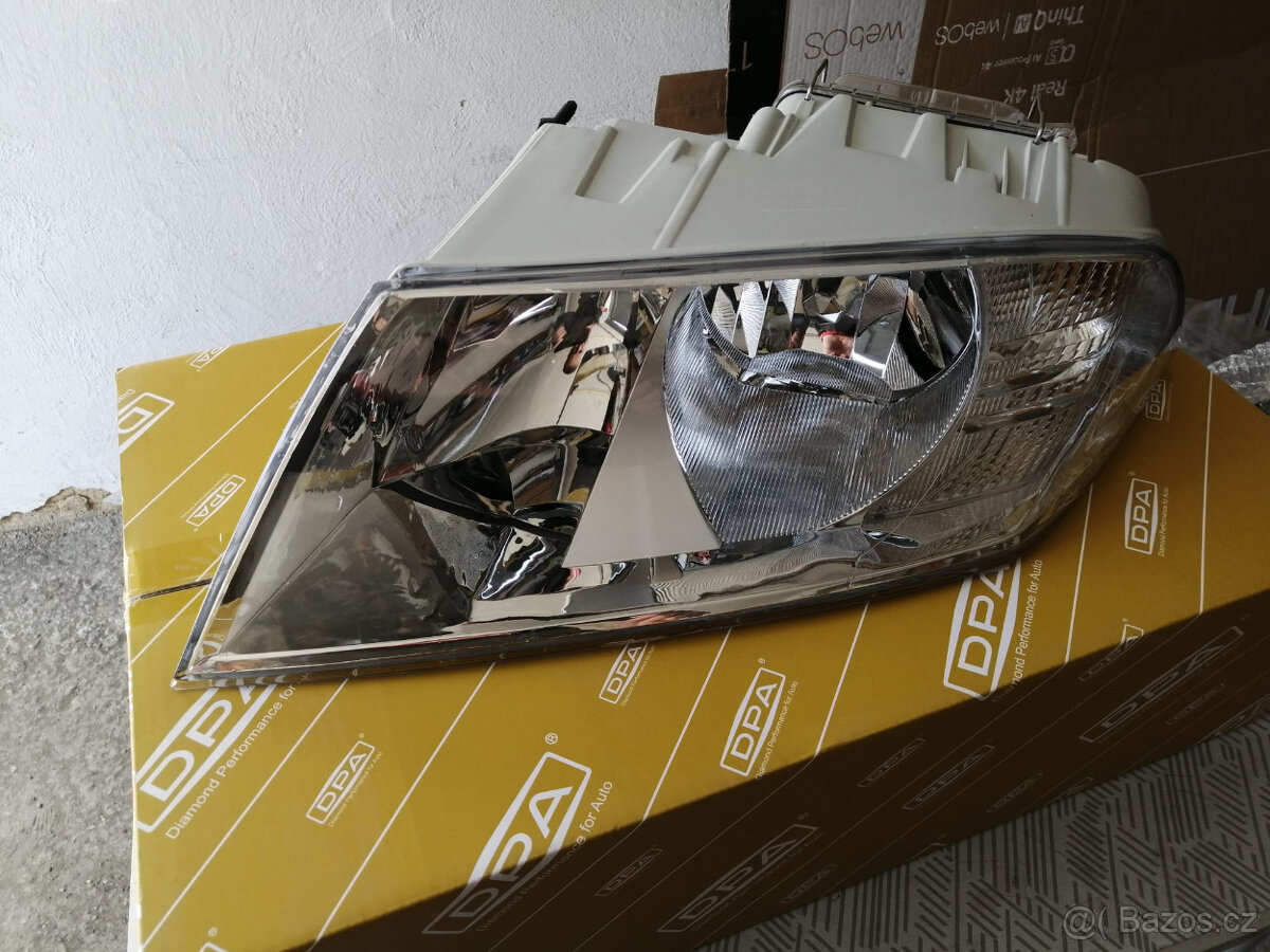 Škoda Octavia 2 před facelift přední světla. - 3