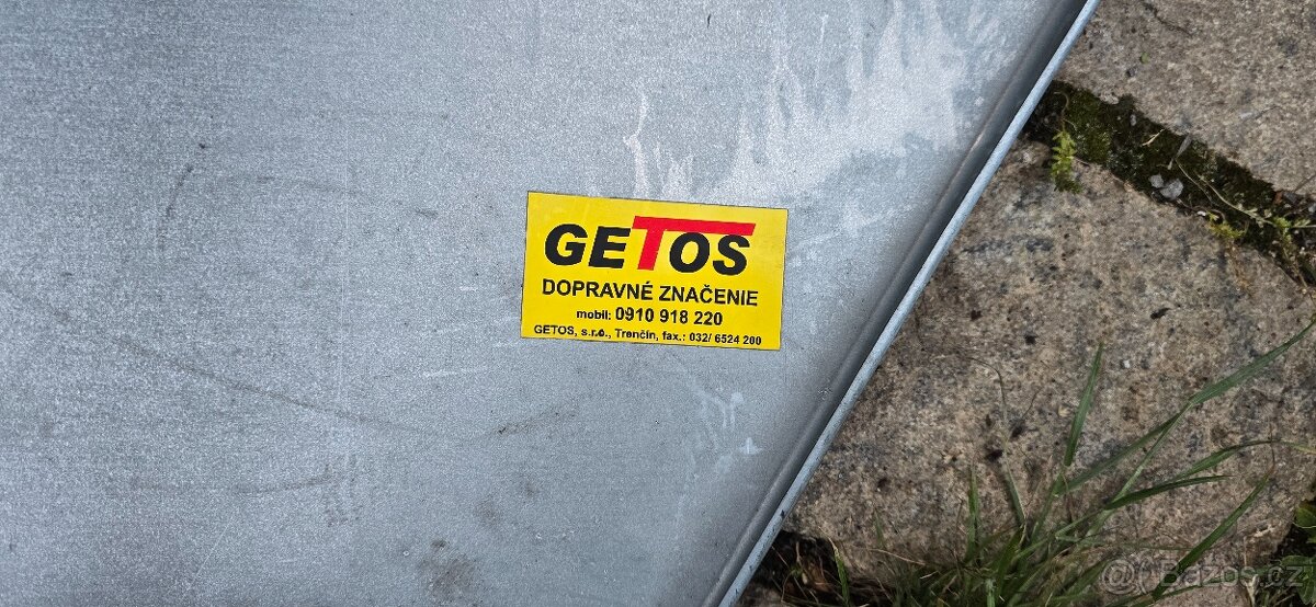 Dopravní značka - pozor chodci - 3