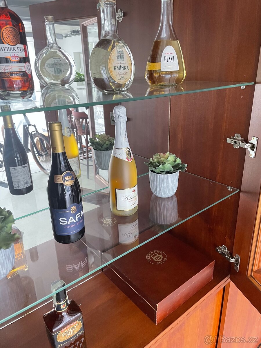 Skříň vitrína - 3