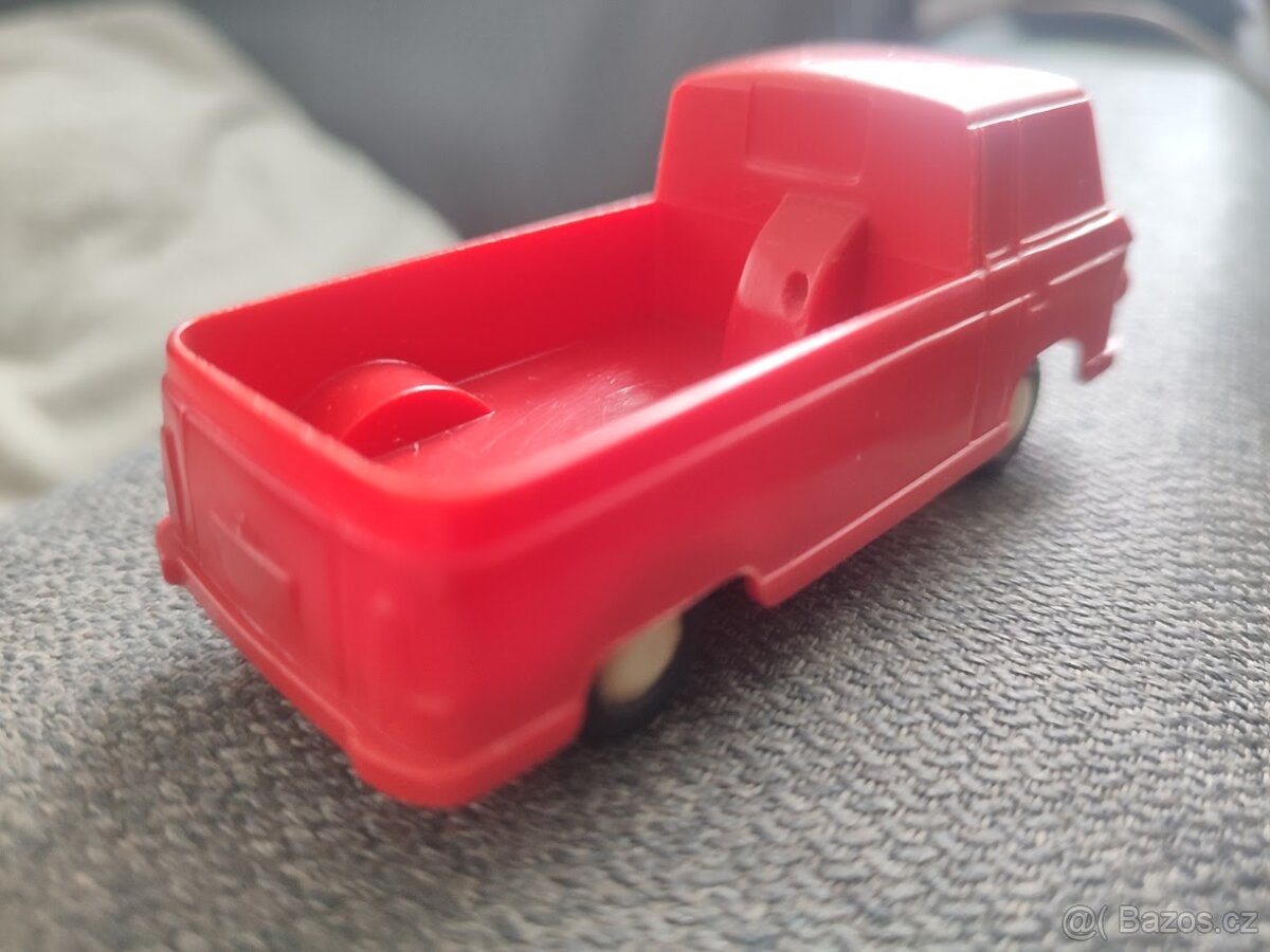 staré autíčko na setrvačník Barkas Igra ČSSR - 3