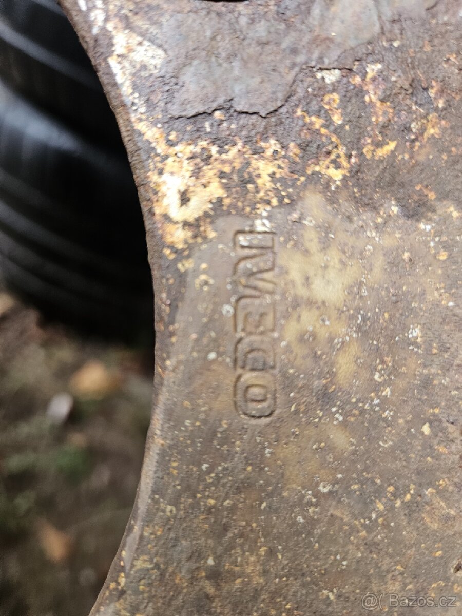 Kolo s pneu Iveco rezerva - 3