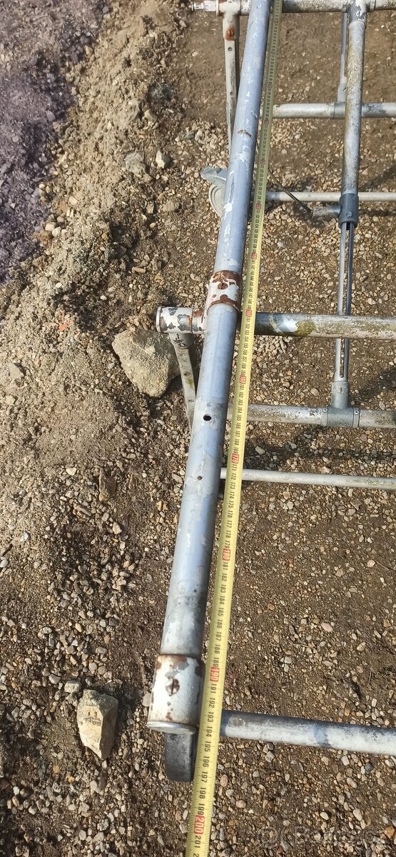 Prodám kovový vozík na kolečkách - 3