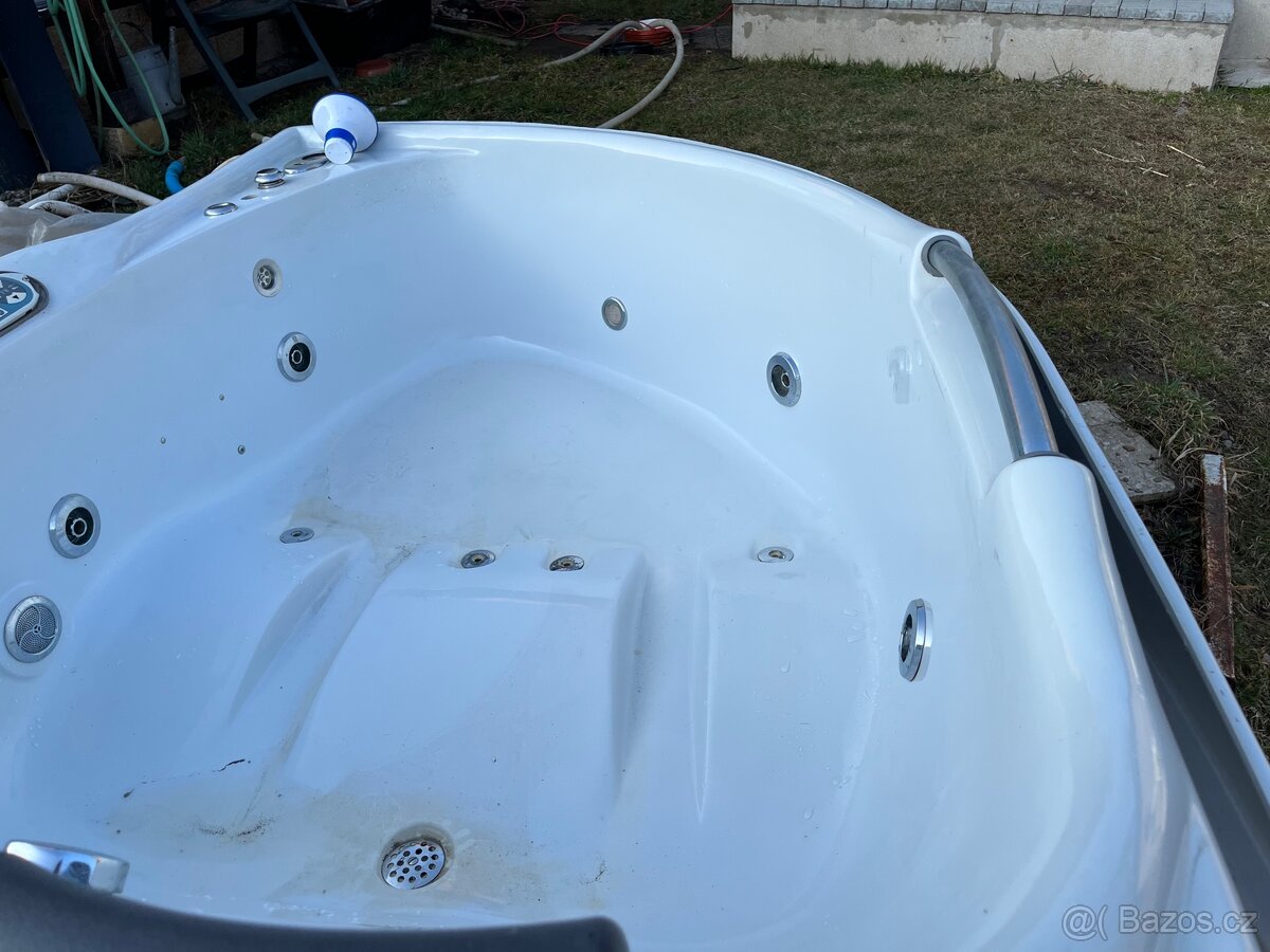 Výřivá vířivá vana pro dva - 3