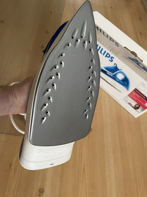 Žehlička napařovací; Málo používaná. - 3