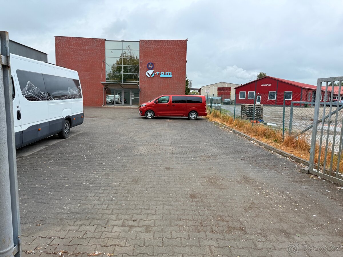 Pronájem komerčního, zpevněného , pozemku cca 500 m - 3
