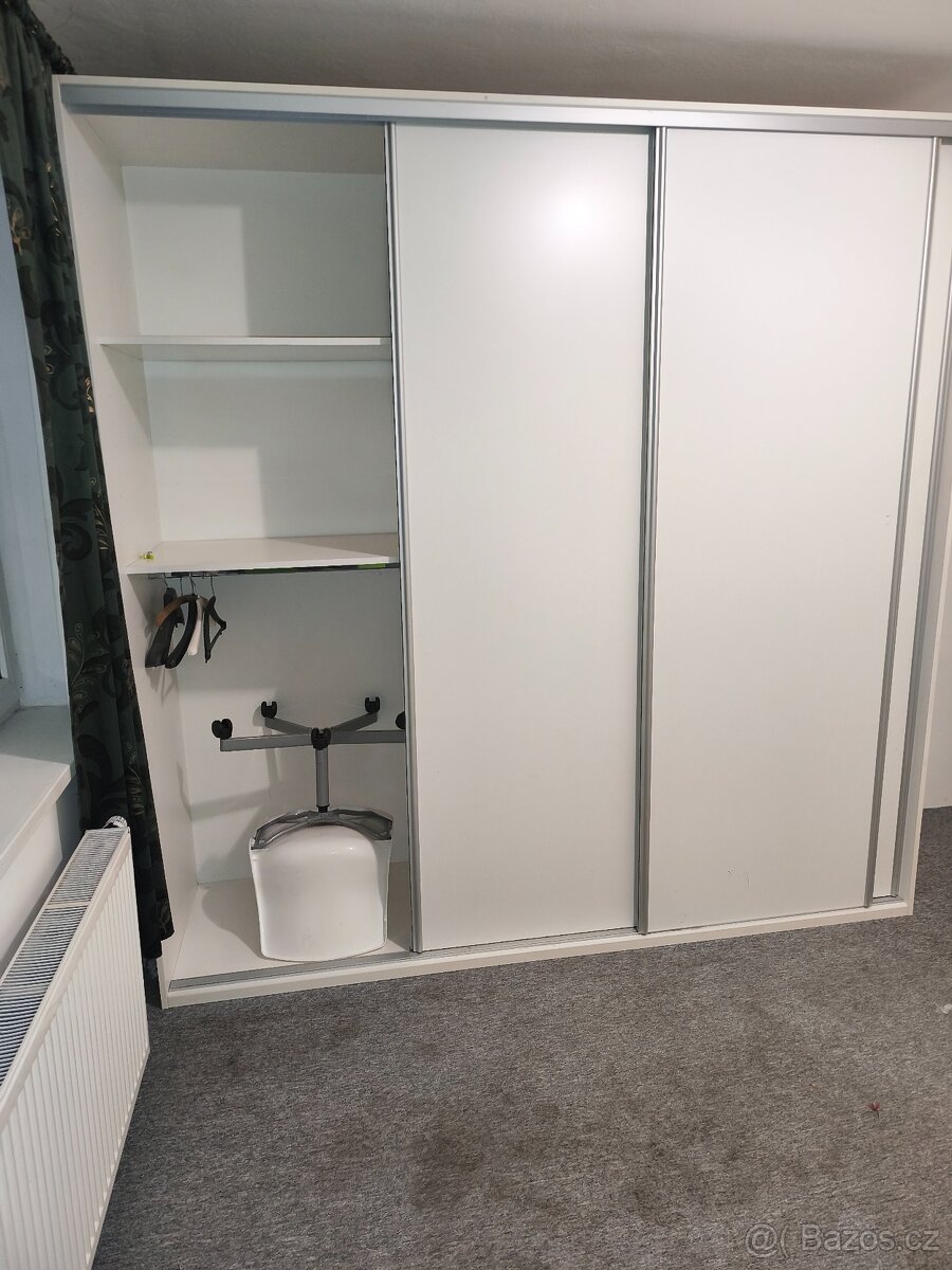 Velká šatní skříň , bílá lamino 22mm ,240x240x65 - 3