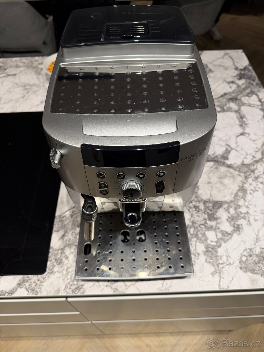 Kavovar Delonghi Magnifica - 3