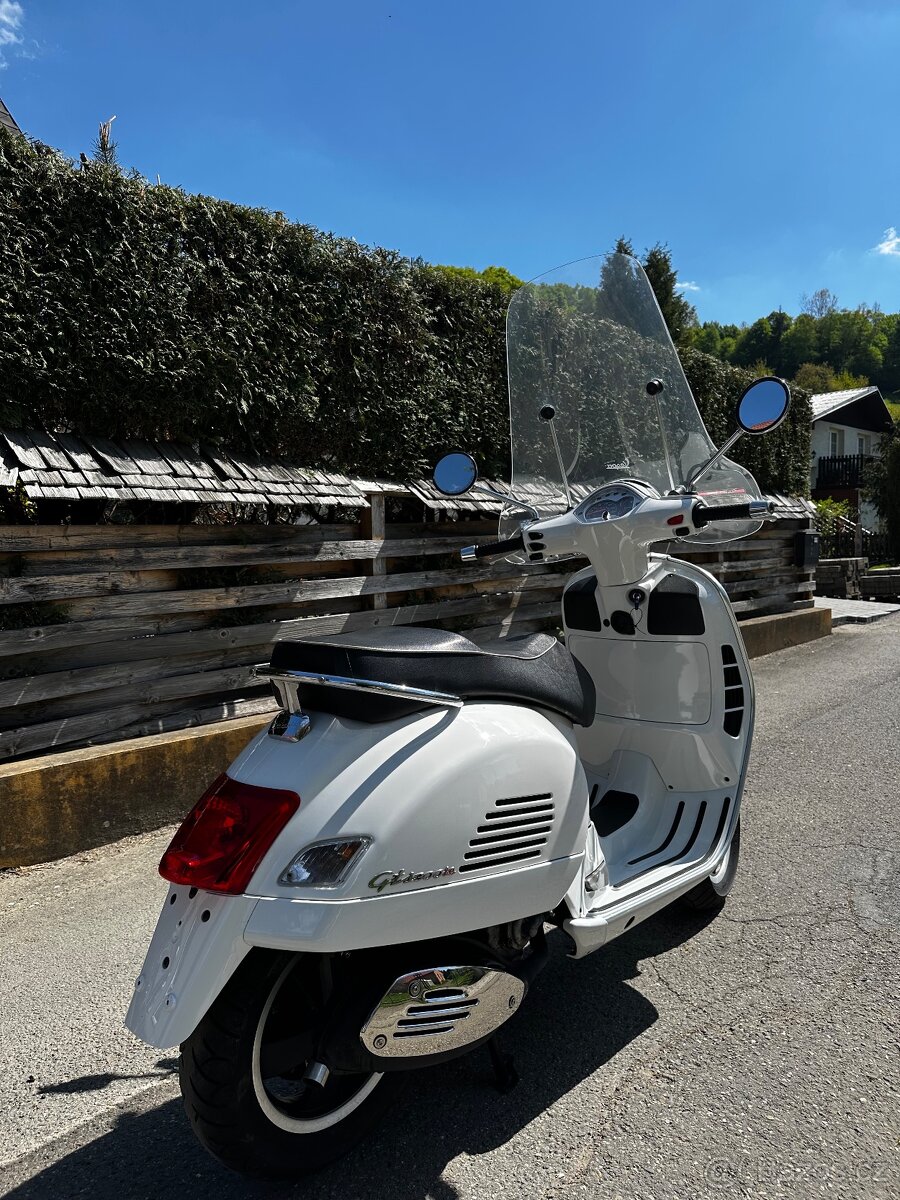 Piaggio Vespa 300GTS - 3