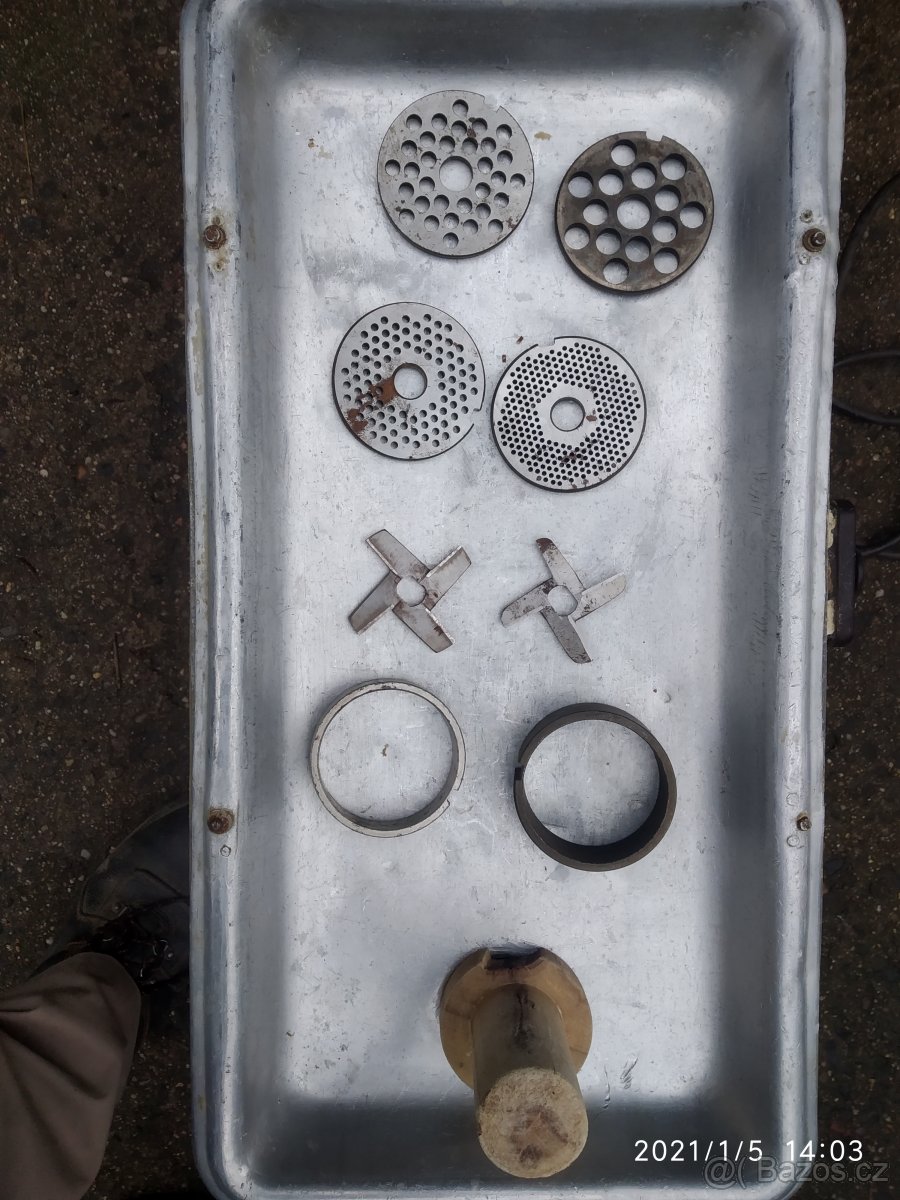 Mlýnek na maso Vlček RM100 - 3