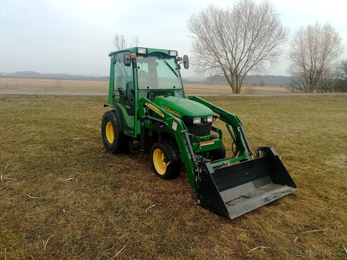 Jonh Deere 2720 s nakladačem - 3