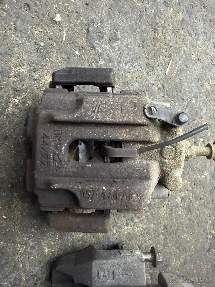 Bmw e90 e91 brzdice 330d - 3