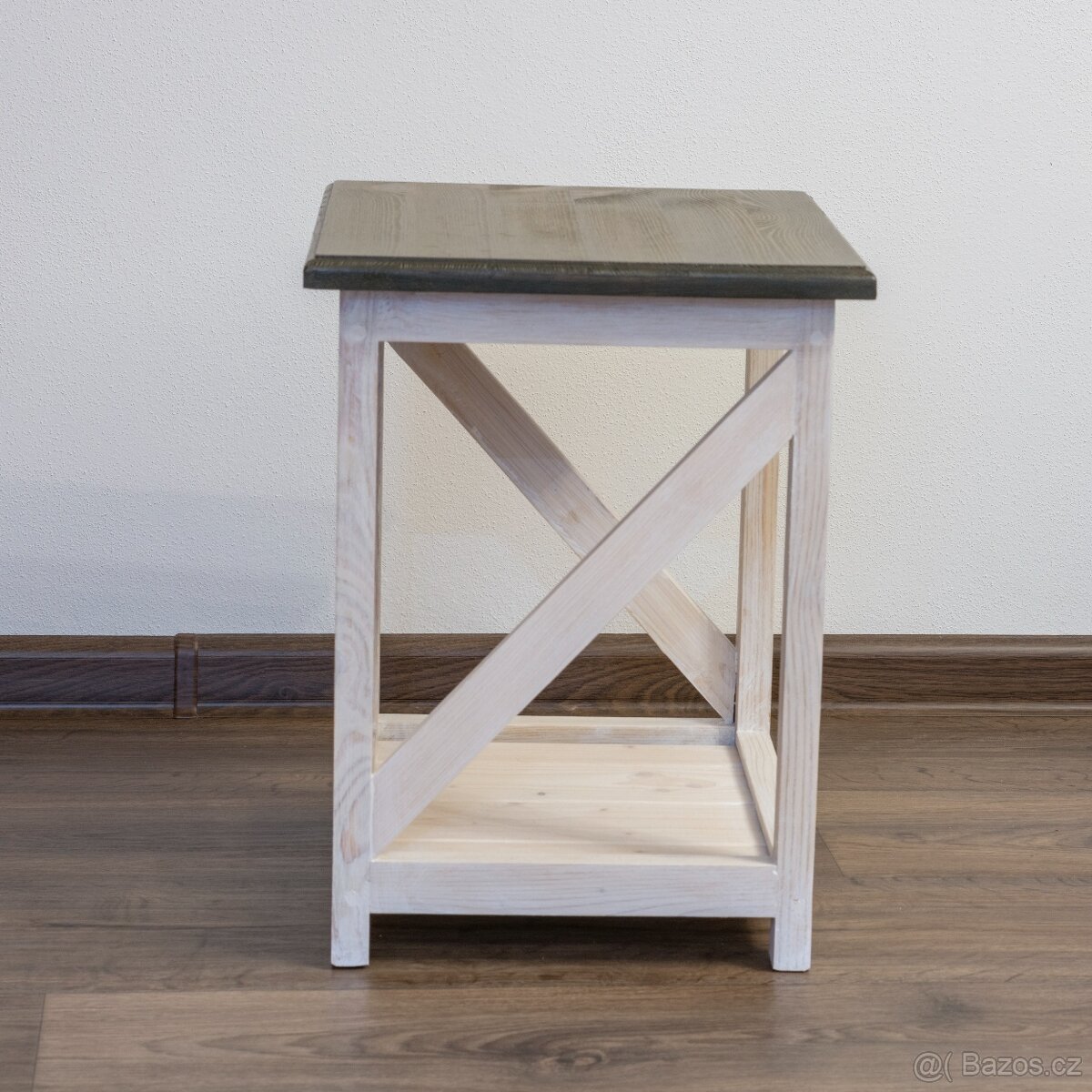 Masivní dřevěný stolek ve stylu Provence - 3