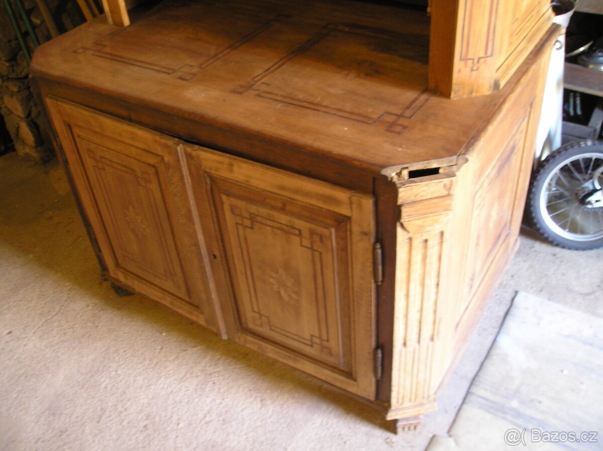 Starožitný klasicistní kredenc - 3