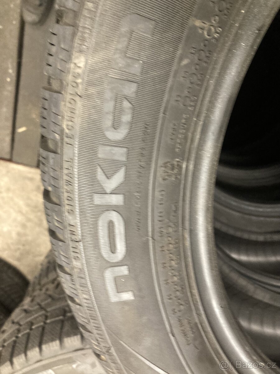 Zimni pneu 215/55 R17 nokian - 3