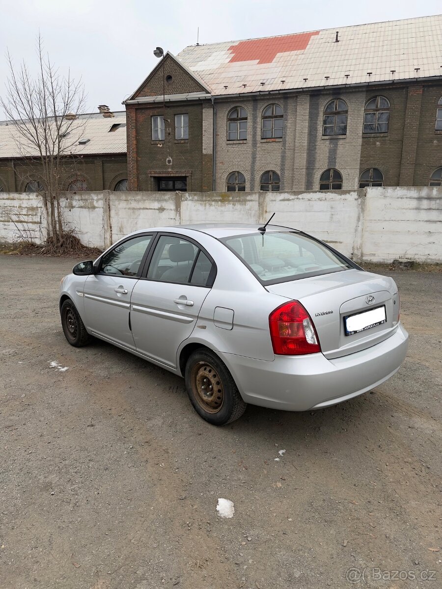 Hyundai Accent - 3