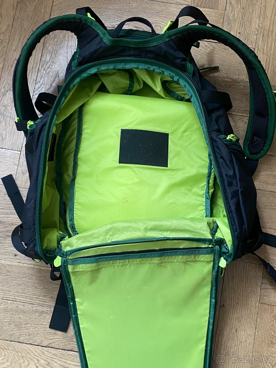 Batoh Dakine Sequence 33L hood - 3