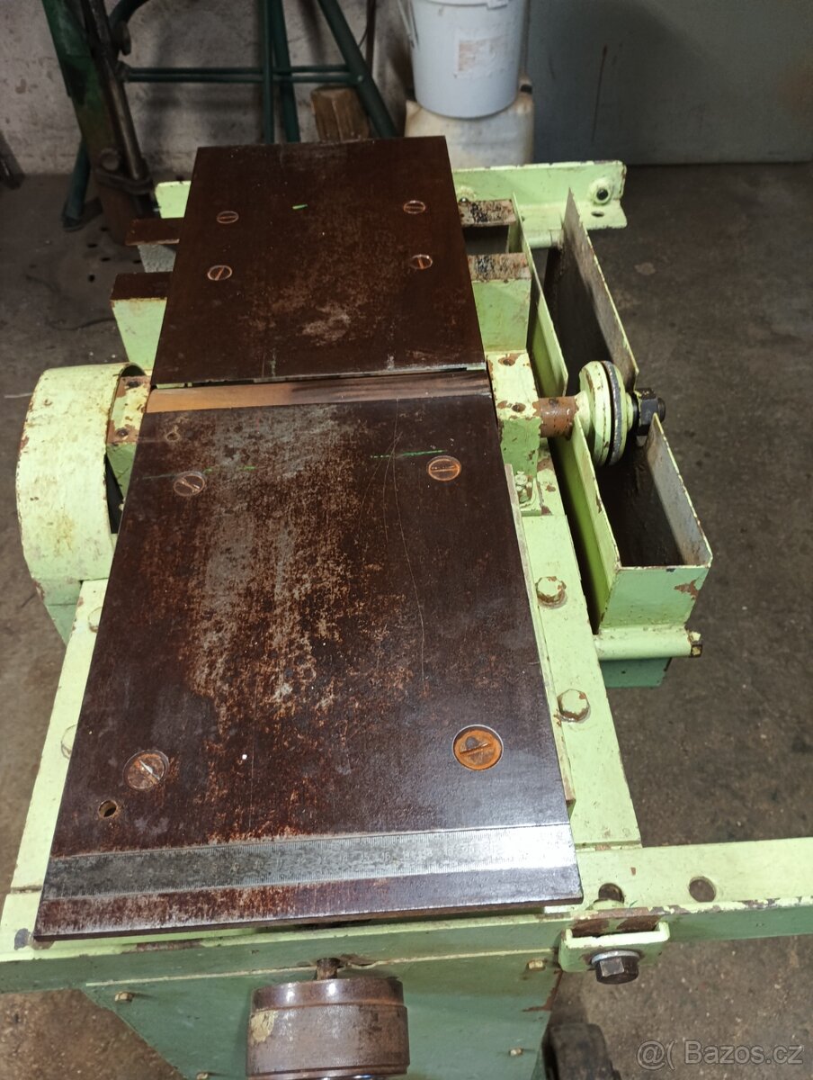TRUHLÁŘSKÝ UNIVERZÁNÍ STROJ - 3