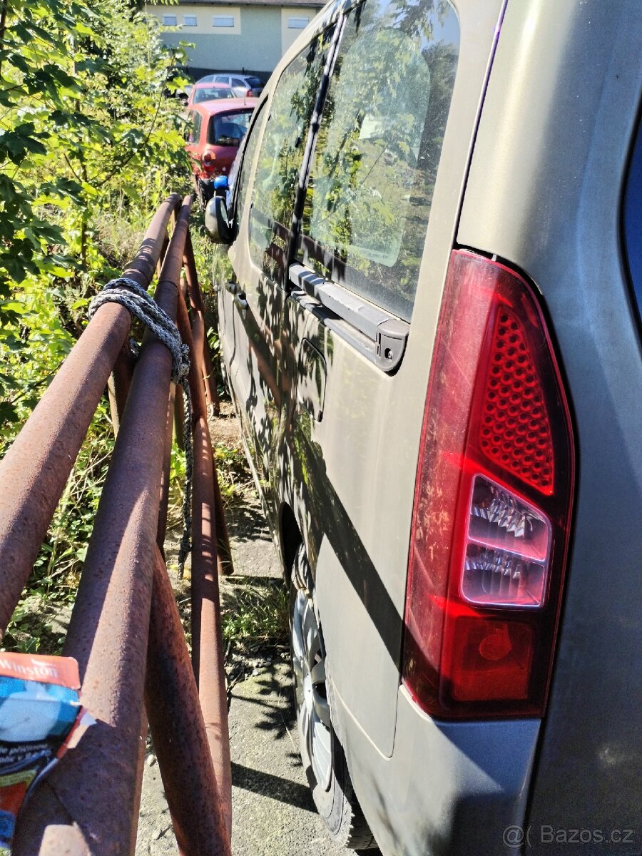 Prodám jen díly Peugeot partner 1.6 68 kw - 3