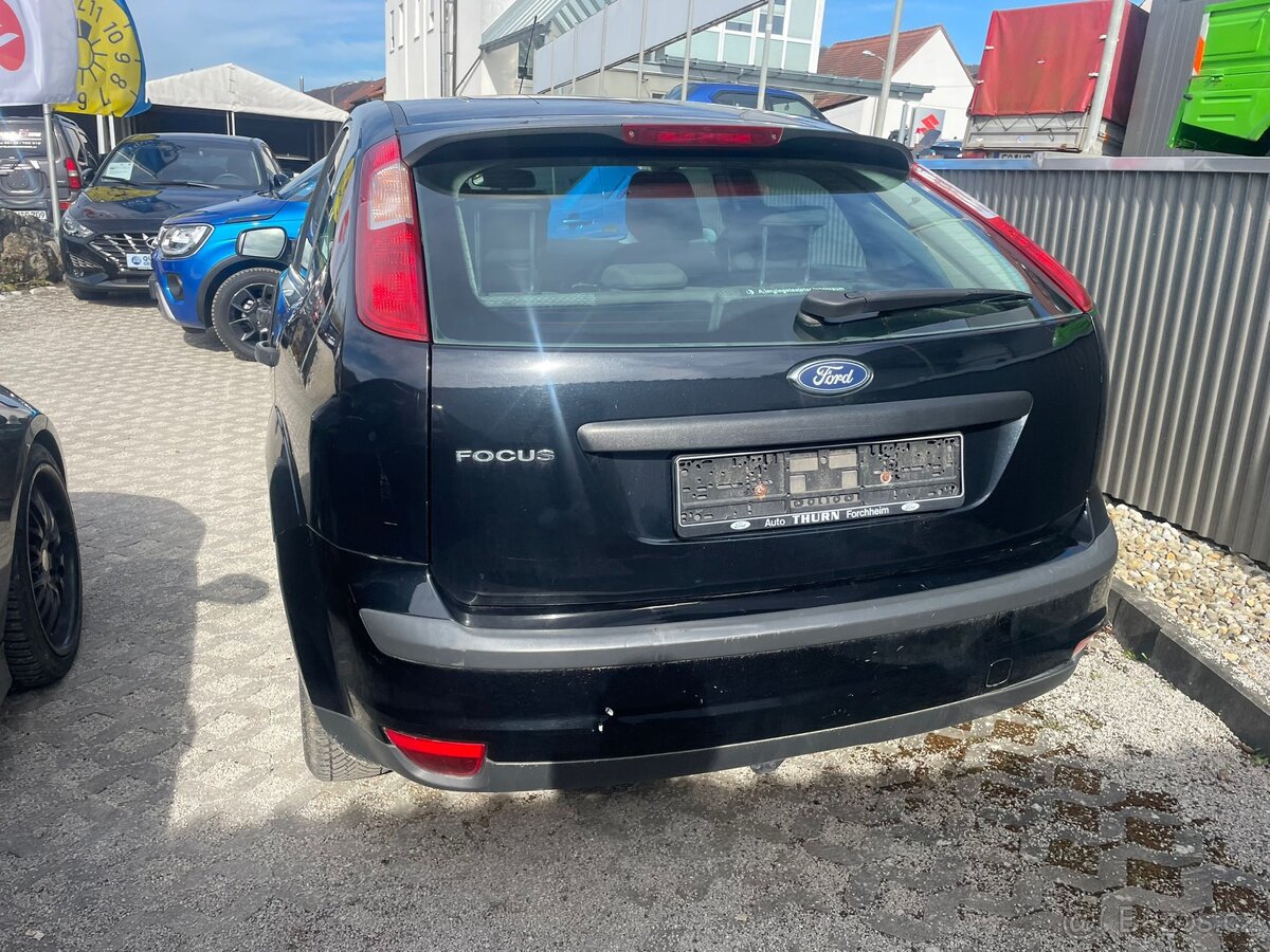 Ford Focus hatchback - 3