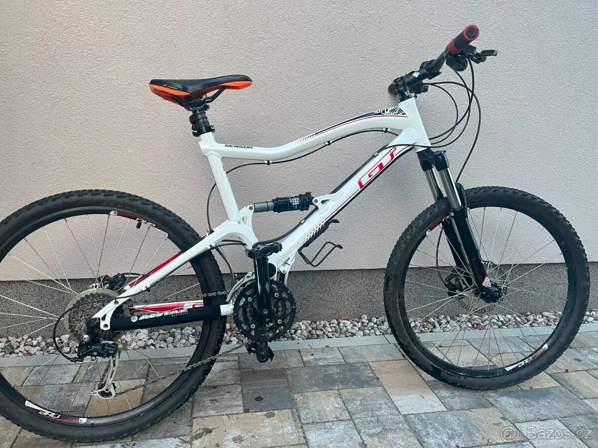 Celoodpružené horské kolo GT Sensor - 3