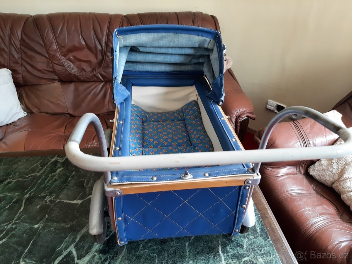 starý kočárek pro panenky - 3