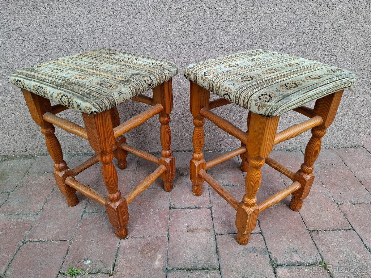 Dvě staré stoličky, taburety - 3