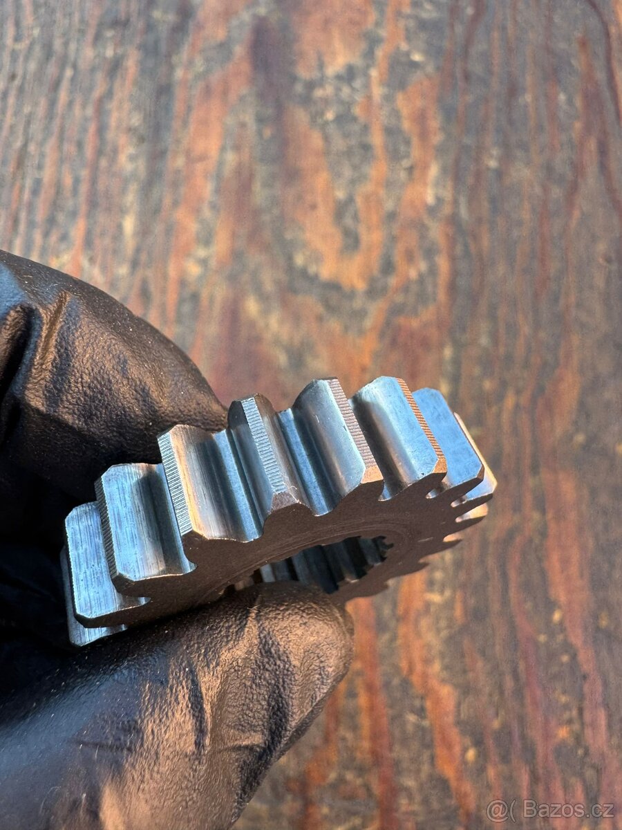 Ozubené kolečko pohon klikové hřídele spojkový koš Yamaha YZ - 3