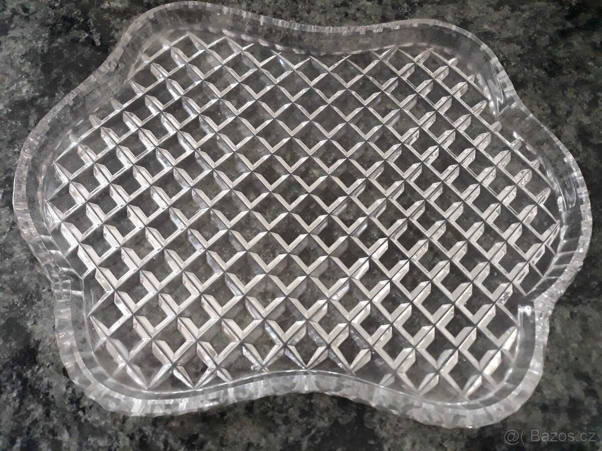 Skleněné mísy, vázy, tácy, cukřenka, konvička, popelníky, - 3