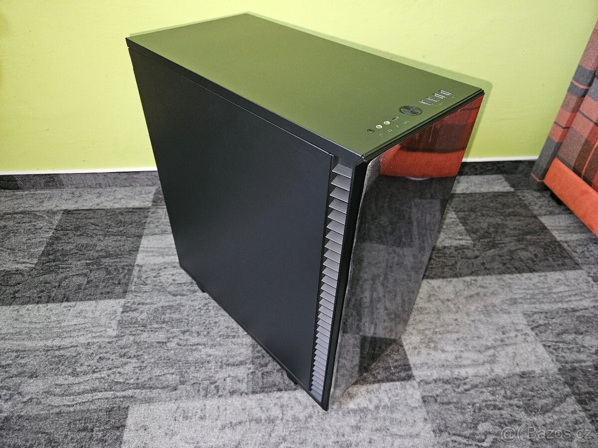 Prodám počítačovou skříň Fractal Design Define 7 Compact - 3