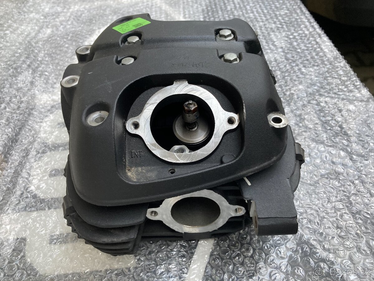 Royal Enfield Himalayan-hlava válce - 3