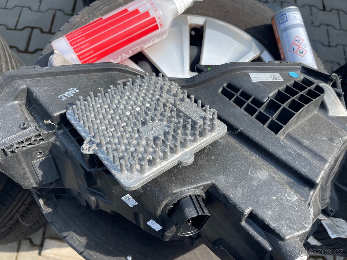 Range Rover Sport 2018 přední led svetla. - 3