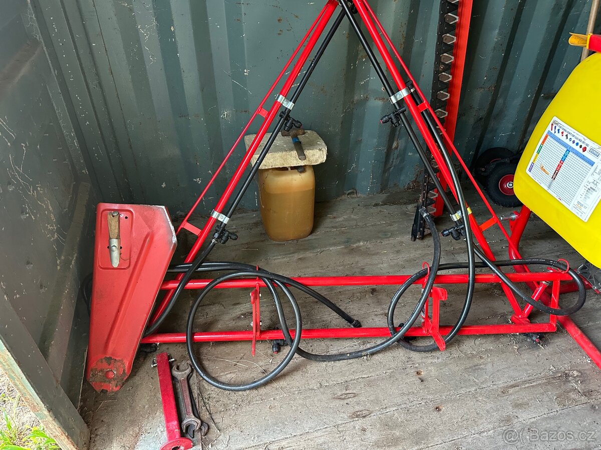 Nesený plošný postřikovač AGS 330 6m - 3