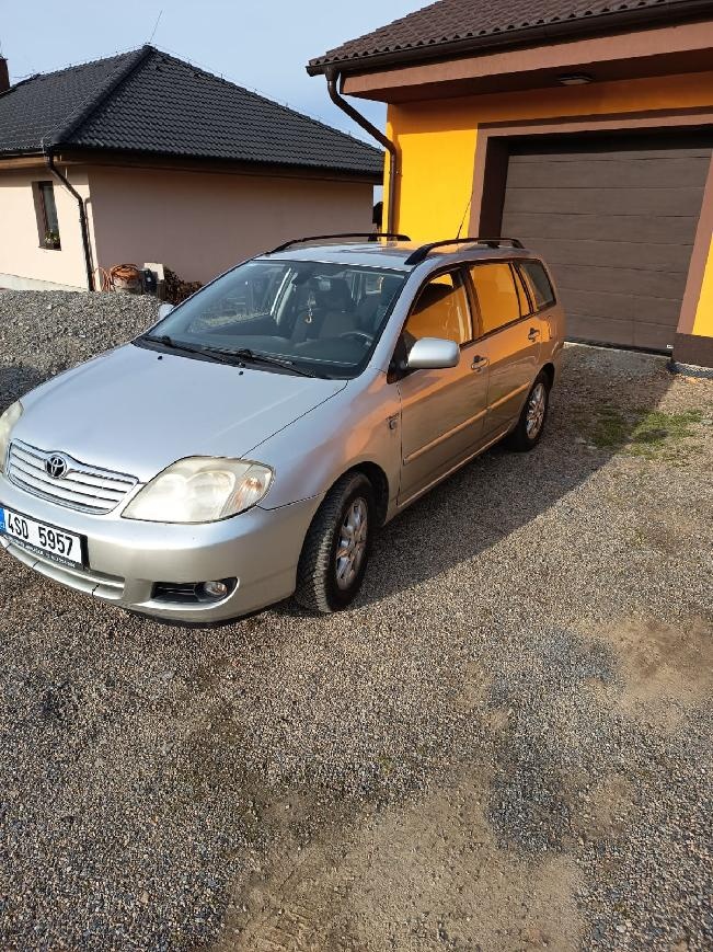 TOYOTA Corolla combi 2,0 4D - 3